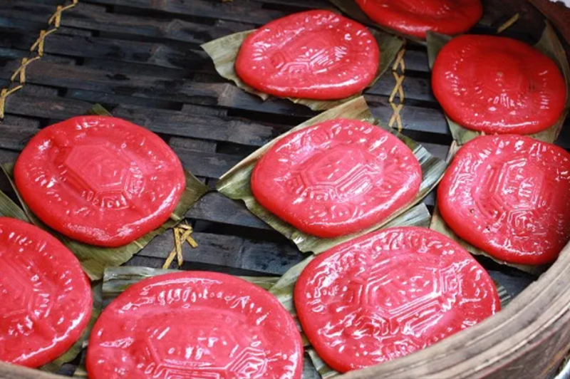 紅龜粿 — red turtle-shaped rice cake
