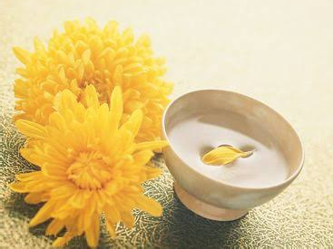 菊花酒 júhuājiǔ chrysanthemum wine