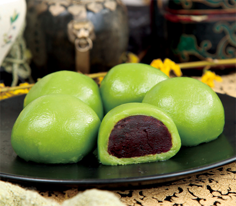 青團 — green mugwort rice balls
